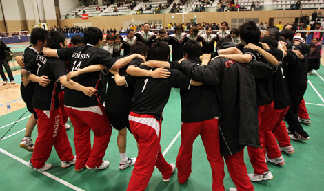 史上初の男女アベック優勝を果たした日本ユニシスチーム
