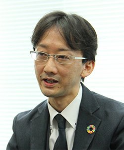 鮎澤亮氏